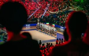 پایاپای و کم اشتباه مقابل بهترین تیم آسیا باختیم ( ژاپن 3 - ایران صفر  ) .